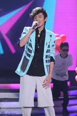 组图：于小彤蒋梦婕大秀浪漫 金童玉女甜蜜牵手