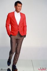 组图：古天乐被赞完美男人 代言上演爱情故事