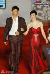 幻灯图集：群星斗艳劲爆红毯 李宇春邓萃雯最抢镜