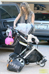 高清图：杰西卡-阿尔芭大女儿奥娜扮茉莉公主