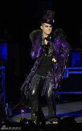 幻灯图集：《美偶》冠军亚当-兰伯特加拿大开唱