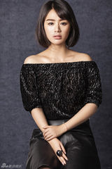 组图：马思纯复古写真变熟女 小露香肩添性感