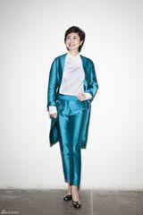 组图：薛晓路造型干练拍大片 谈电影市场新格局