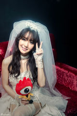 高清组图：韩星李贞贤发新曲披婚纱对话新浪