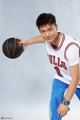 组图：侯京健运动写真显青春活力