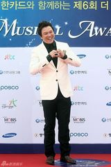 高清组图：JYJ俊秀等助阵韩音乐剧颁奖礼