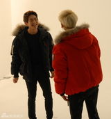 高清图：SHINee写真片场照曝光 展休闲运动风