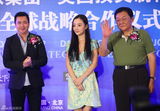 组图：李小璐助阵华鼎好莱坞活动 秀流利英文