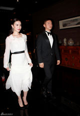 组图：黄志忠亮相电视节 两帝一后走红毯