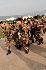 组图：《战雷》曝花絮 张博蜕变抢先看