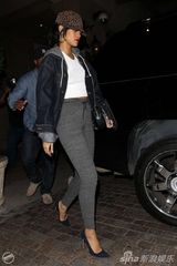 组图：蕾哈娜洛杉矶录音休闲风红唇欲滴