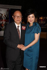 组图：香港舞台剧奖颁奖礼 钟景辉苏玉华相见欢