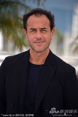 组图：《现实》发布会 导演加洛尼携主演亮相