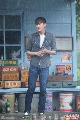 组图：周觅自曝初恋在高中 拒谈远距离恋爱