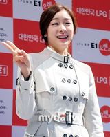 组图：韩花样滑冰公主金妍儿会粉丝展笑颜