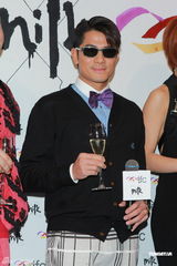 组图：容祖儿靓丽出席活动 郭富城自曝偶像