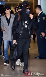 组图：SJ与INFINITE等结束雅加达公演亮相机场