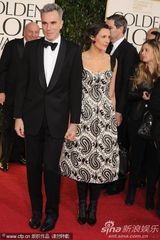 组图：丹尼尔-戴-刘易斯携妻子亮相秀恩爱