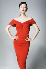 组图：徐筠全新写真突显气质 高贵展知性美