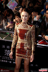 组图：阿汤哥围裙学做小笼包 拍照签名来者不拒