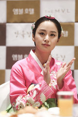 高清图：《张玉贞》发布 金泰熙刘亚仁古装亮相