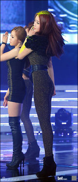 组图：韩女团Dal shabet出演《冠军秀》展火辣身材