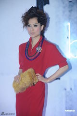 组图：周冬雨短裙俏丽亮相 柏芝性感郭晶晶发福