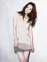 组图：李妍熙时尚大片悠然甜美不失干练