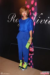 组图：徐濠萦染金发亮相称陈奕迅不刻意减肥