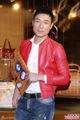 组图：许志安求狗仔队放过 JW久未见老板黎明