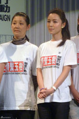 高清图：张静初赴港参加赈灾义演 计划赶往灾区