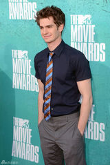 组图：新蜘蛛侠携女友艾玛-斯通亮相