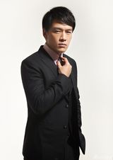 组图：王耀庆写真演绎职场精英范儿