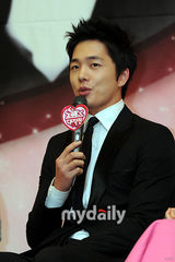 组图：俞承豪等出席新剧《求婚大作战》新闻发布会