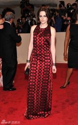 组图：美国时装学院庆典举行 众明星红毯竞艳