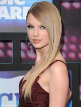 高清组图：美国乡村音乐协会奖红毯 斯威夫特性感