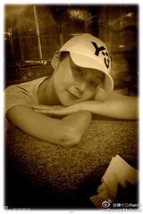 组图：43岁万绮雯容颜不老似花季少女