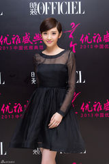 姚晨露背装秀性感 范冰冰否认收婚戒称自备(图)