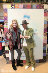 组图：何晟铭人气激增做捞金王