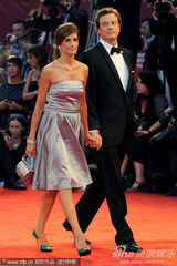 组图：《锅匠》首映 科林费斯加里奥德曼携妻亮相