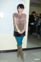 高清图：容祖儿钟舒漫洪卓立出席《劲歌金曲录影》 