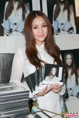 组图：谢安琪新专辑疑遭旧东家打对台 不予追究