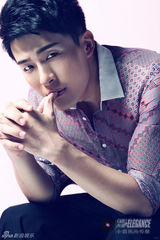 组图：孙艺洲秀肌肉 光影打造花样轻熟男