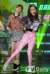 组图：SHINee复古亮相《冠军秀》4minute潮味足