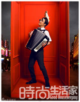 组图：大张伟登杂志封面 夸张投入表情曝光