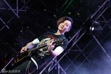 组图：黄义达十一长假不停歇 亮相三地音乐节