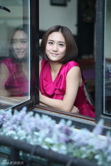 组图：刘芸杂志写真温婉优雅