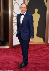 组图：86届奥斯卡红毯星光闪耀 高贵与奇葩并存