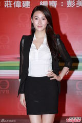 组图：梁政珏透视露内衣 徐子珊暧昧女女吻