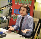 组图：“哈利-波特”丹尼尔做客节目与粉丝热情互动